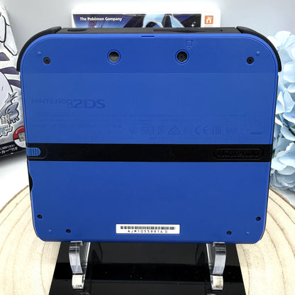 Nintendo 2DS in komplett Blau – Rückansicht des blauen Gehäuses