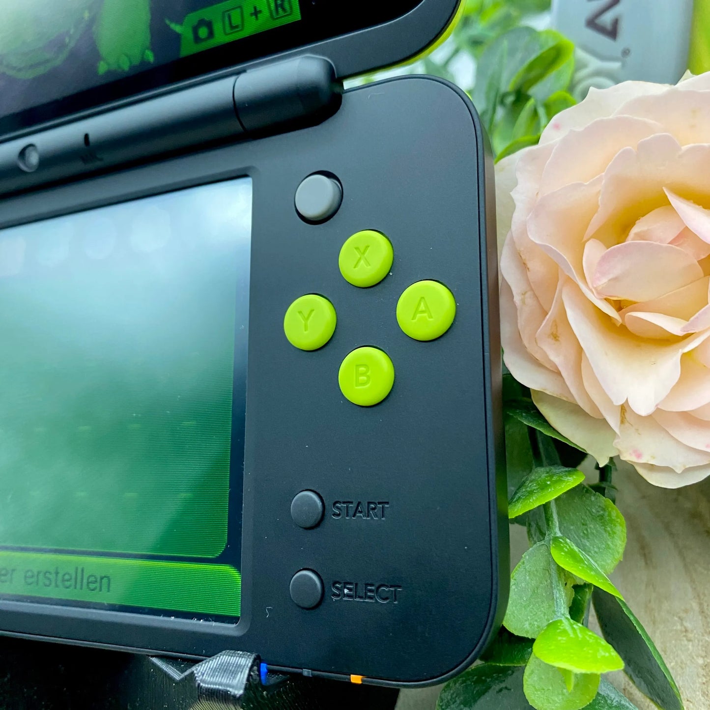 New Nintendo 2DS XL in schwarz/grün gemoddet - 3DSRenew