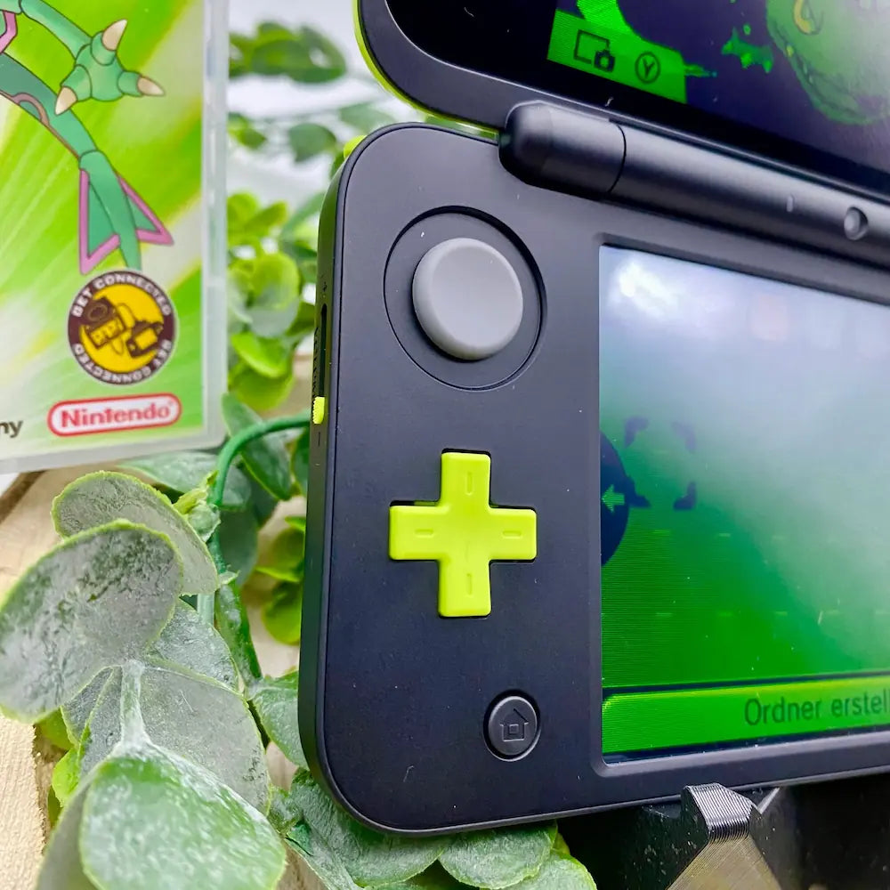 New Nintendo 2DS XL in black/green