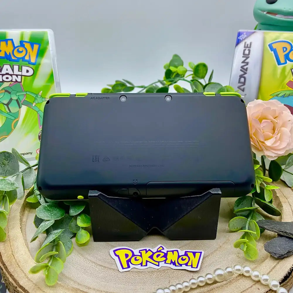 New Nintendo 2DS XL in black/green