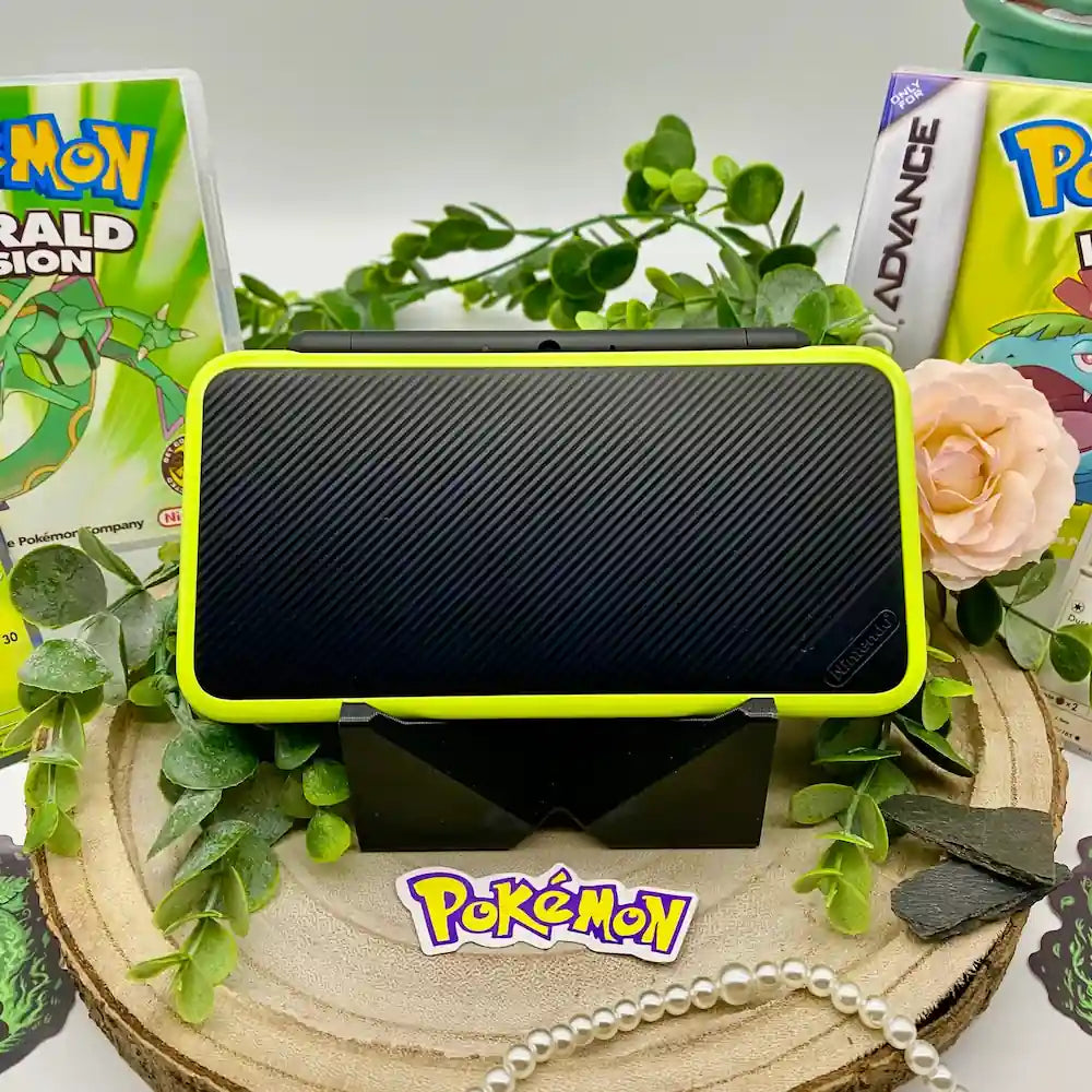 New Nintendo 2DS XL in black/green