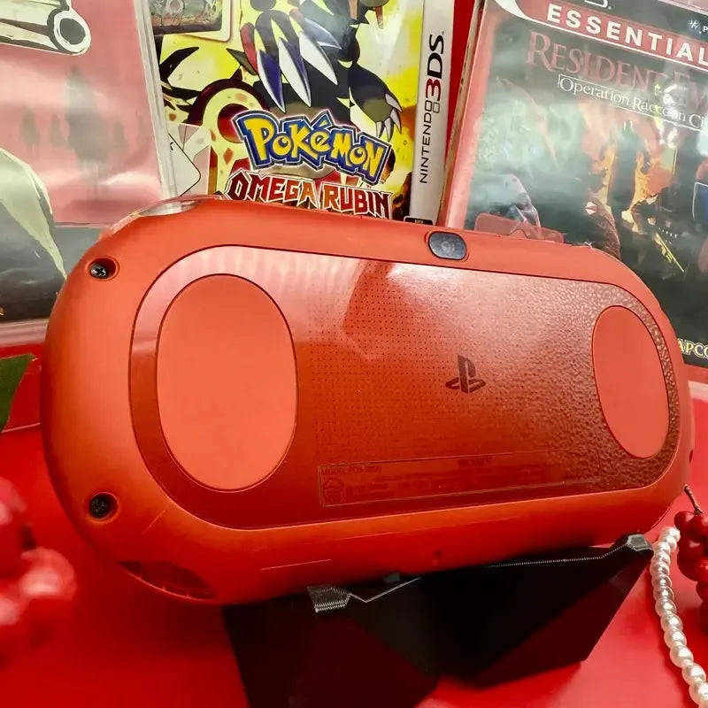 PS Vita 2000 in rot