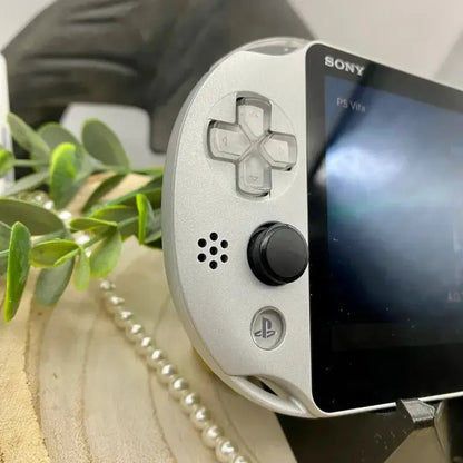 PS Vita 2000 in silber